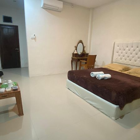 Wl Guesthouse Labuan Bajo Bagian luar foto