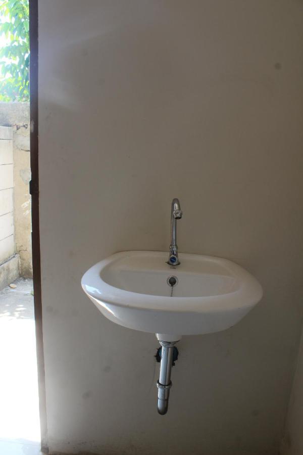 Wl Guesthouse Labuan Bajo Bagian luar foto